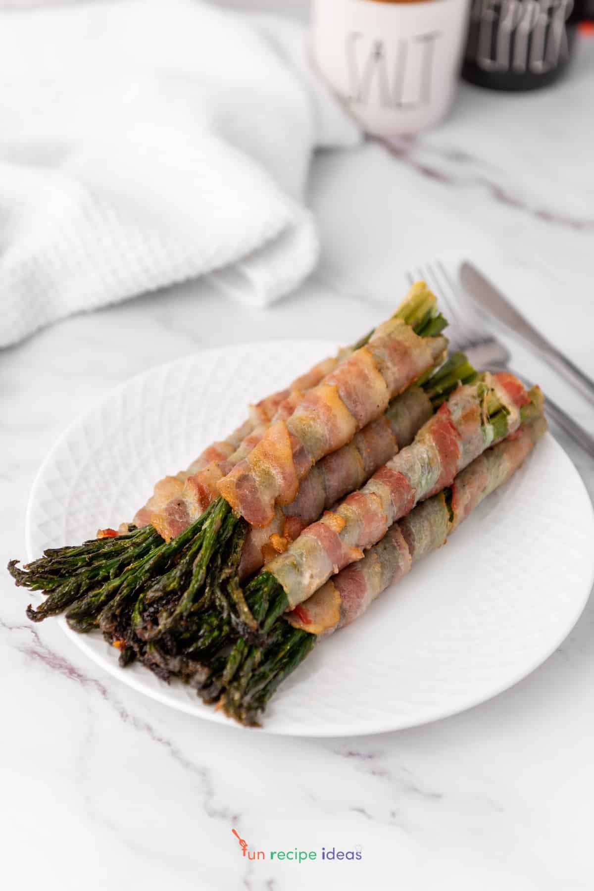 bacon wrapped asparagus bundles